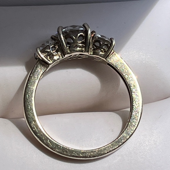 Sterling silver & cubic zirconia ring, size 7. - Picture 12 of 12